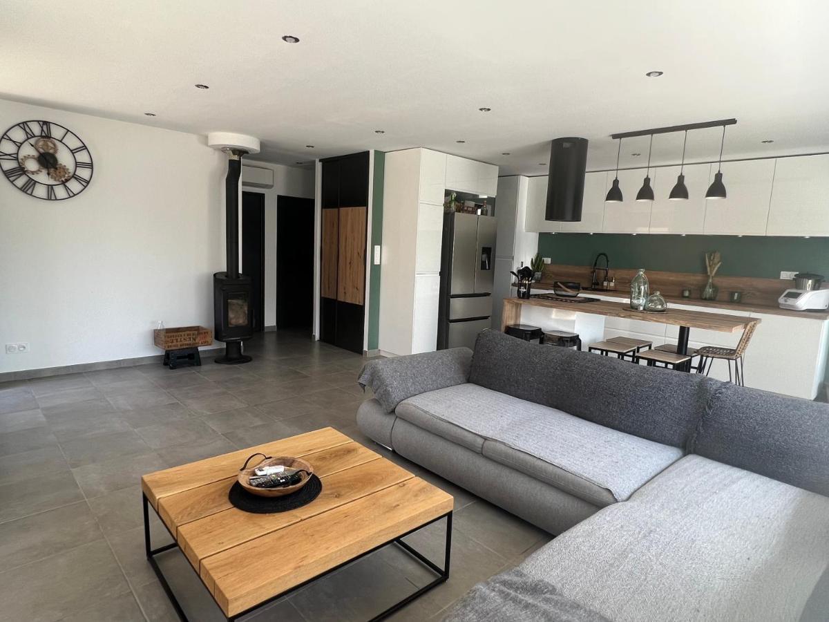 Agreable Villa Recente Au Coeur D'Un Charmant Petit Village Sernhac Bagian luar foto