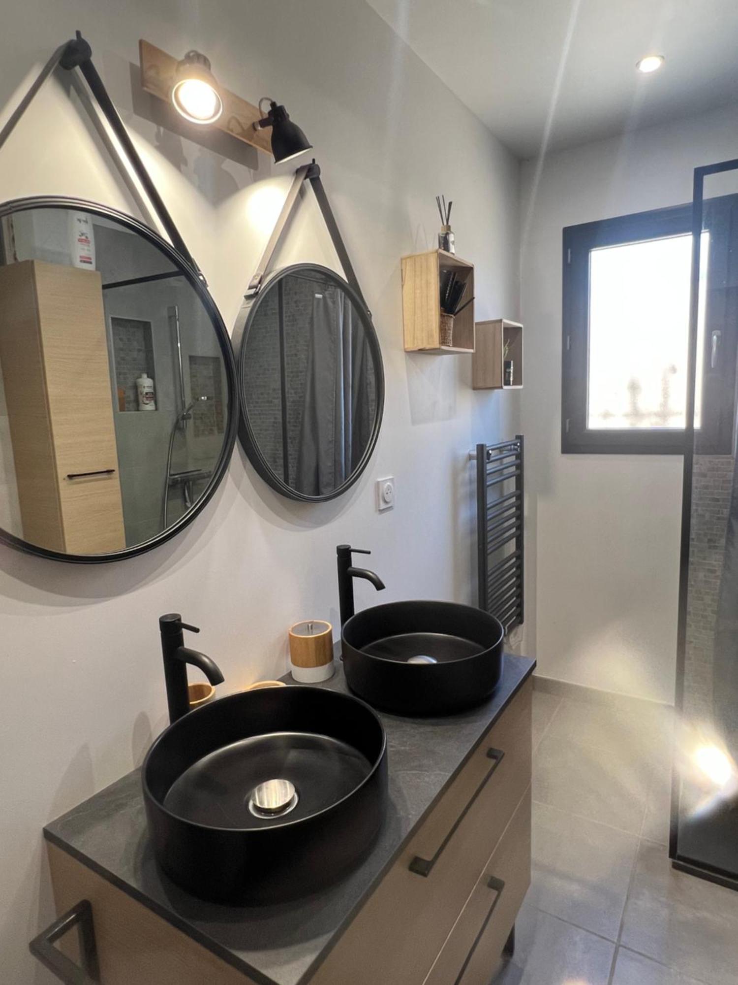 Agreable Villa Recente Au Coeur D'Un Charmant Petit Village Sernhac Bagian luar foto